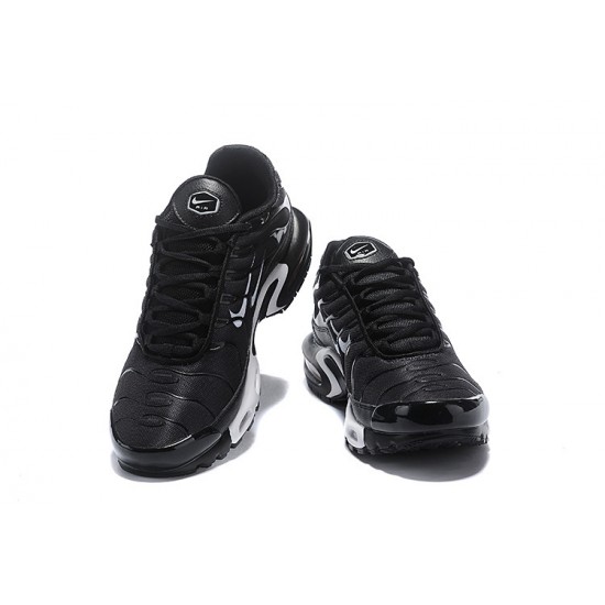 Nike Air Max Plus Tn Mens Shoes  Black and White